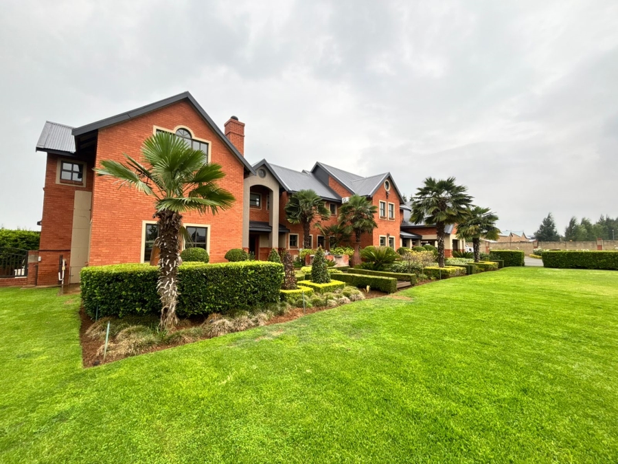 5 Bedroom Property for Sale in Grimbeeck Park North West